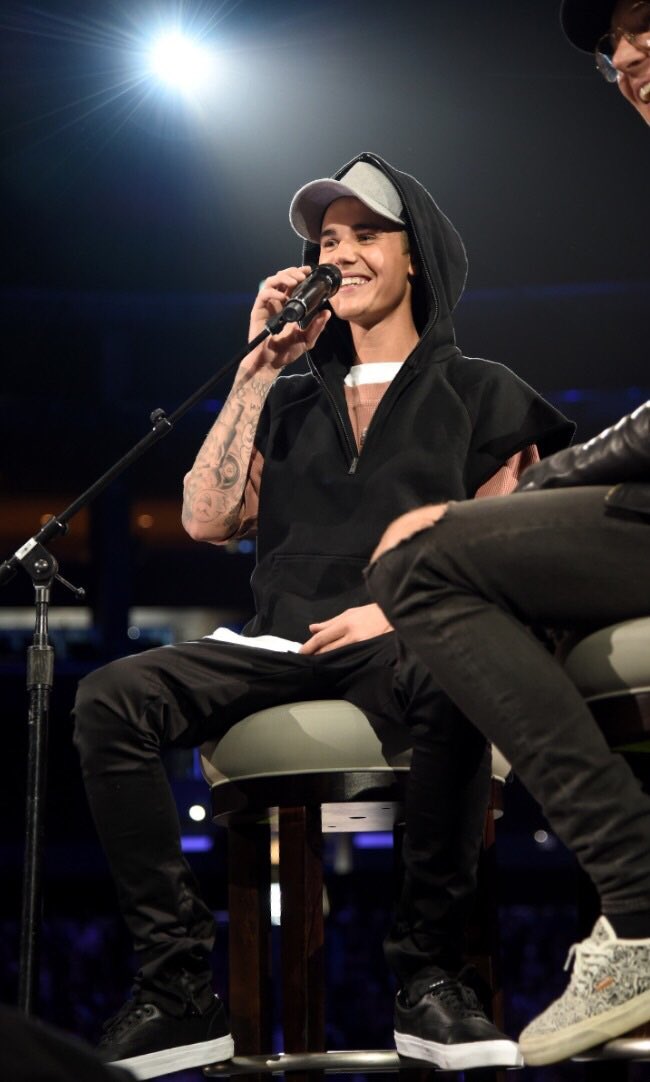 Durugunes_'s tweet photo. istediğiniz kadar justini düşürmeye  çalışın biz burda olduğumuz sürece  o günler  gelmeyecek #MTVHottest Justin Bieber https://t.co/Fg0rzbmiXm