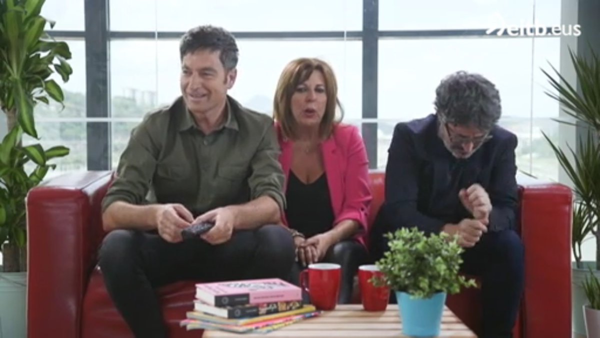 Si aun no habeis visto "Como pez en el agua" id corriendo a la web de ETB 
eitb.eus/es/television/…