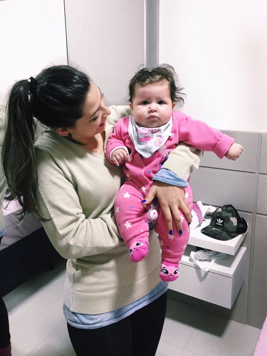 _alicehelenaa's tweet photo. Mêsversario da minha princesa!!!! Dinda ama demais 💜✨👑 #5mes https://t.co/xp0UdU108U