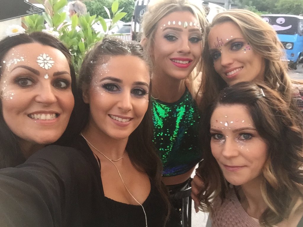 emmawillcock's tweet photo. @NouveauLashes All dat glitter! #strongfest #LashGangChat https://t.co/cK30ZI7GzI