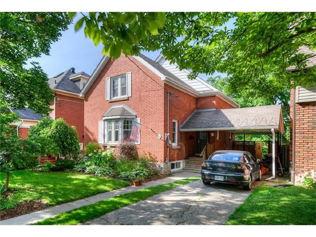 AndyGeschi's tweet photo. Location, Location, Location! This lovely all brick 3 bedroom home is conveniently situated within walking .. https://t.co/zuyO6DiVWc https://t.co/elUPPgvlBf