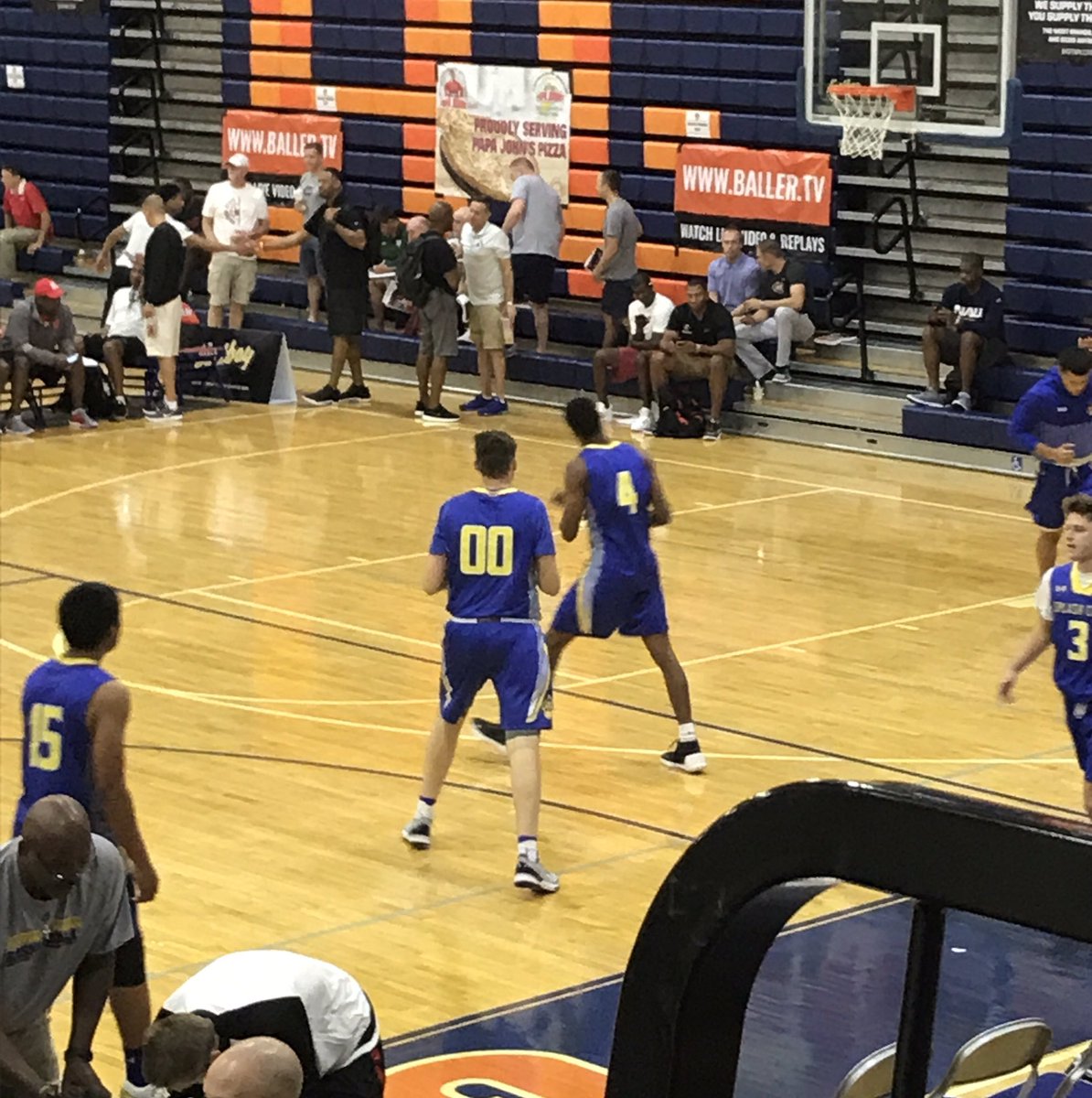 ParacleteMBB's tweet photo. @SeanLarimore11 warm ups for @SplashCity_UAA in the @LasVegasFab48 had 14, 6r, 4a, 3stls in the 20 pt win against Factory. https://t.co/siLtb0qO8U