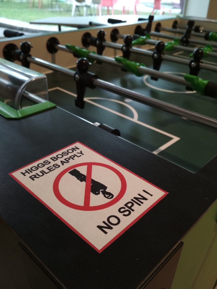 CERNtripetas's tweet photo. Este es el mejor #chiste de fisicos que vas a encontrar nunca. Visto en el nuevo futbolin del @CERN. #physicsrules https://t.co/XFaoKplBql