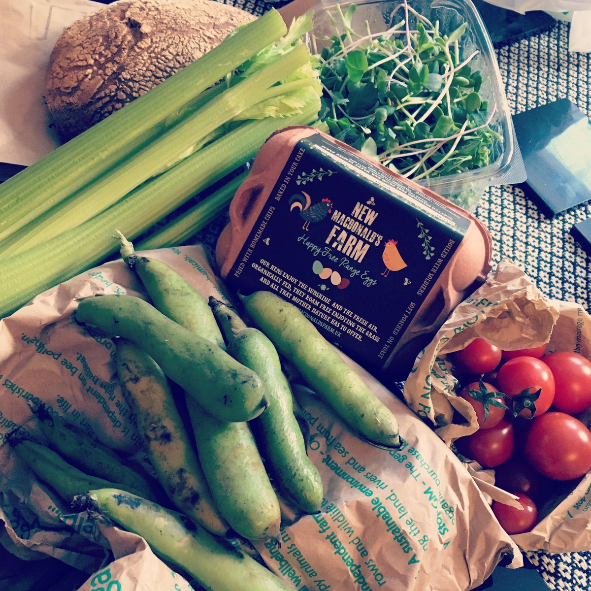 My first haul from <a href="/BoaFoodAssembly/">BOA Food Assembly</a> - all sourced max 9 miles from my house 👏🏼<a href="/mayfieldorganic/">Mayfield Organic</a> <a href="/newmacdnldsfarm/">newmacdonaldsfarm</a> <a href="/TeenyGreenyFarm/">Teeny Greeny 🌱🌱</a>
