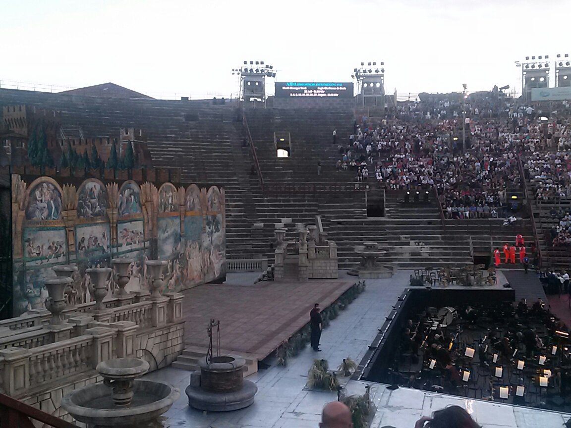 nikmoncee's tweet photo. Grandi emozioni dal posto d'onore offerto da #tweetseats #inarena #rigoletto https://t.co/ZoQNzXR01R