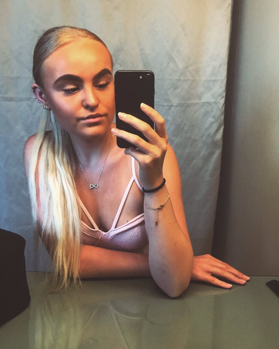 elllaandersson's tweet photo. @feliciaaveklew 10 VS 15 https://t.co/TFgkwFVhr2