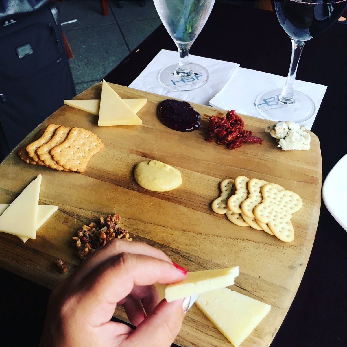 TeamBritTips's tweet photo. Fantastic customer service by Steph at @Gordon_Biersch in ATL airport! Thanks for making my day getting this cheese board from sister rest! https://t.co/aaVwQro4o5