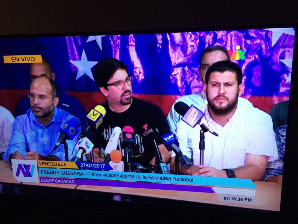 nelsonbocaranda's tweet photo. Con 6 muertos por GNB&amp;PNB en 2 días de paro al 90% se anuncia seguirán en huelga tomando todo el país 1230pm mañana https://t.co/1x9z2BE7qf