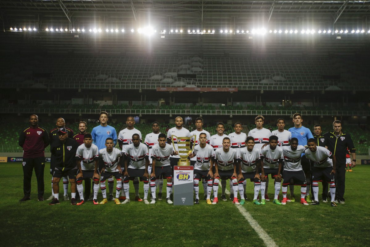 O SÃO PAULO É BICAMPEÃO DA TAÇA BH SUB-17
O Tricolor venceu o Flamengo por 3 a 1, de virada, com gols de Brenner (2) e Nestor #MadeInCotia