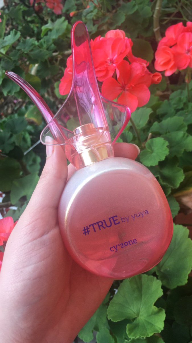 ferdebieber_'s tweet photo. Ya tengo la nueva edición 💖👏🏻 me encanto @yuyacst #Truebyyuya https://t.co/4C3Rb8iw1x
