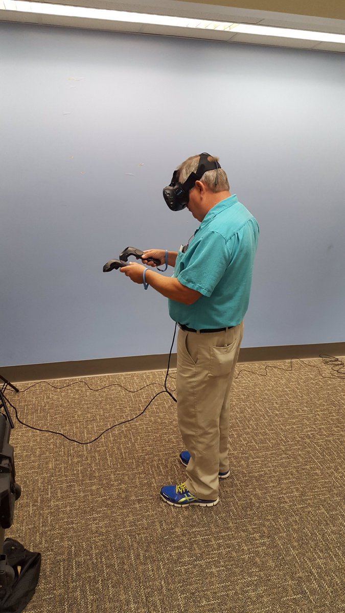 SCMTechnology's tweet photo. SCM Tech crew getting down with our bad VR selves at #PHMtech17 #awesome https://t.co/dYWhpabM5f