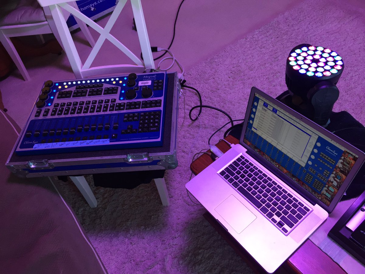 cesarcarreo8's tweet photo. #martinprofessional #mac101 #chamsys https://t.co/ZJCJmXhmHj