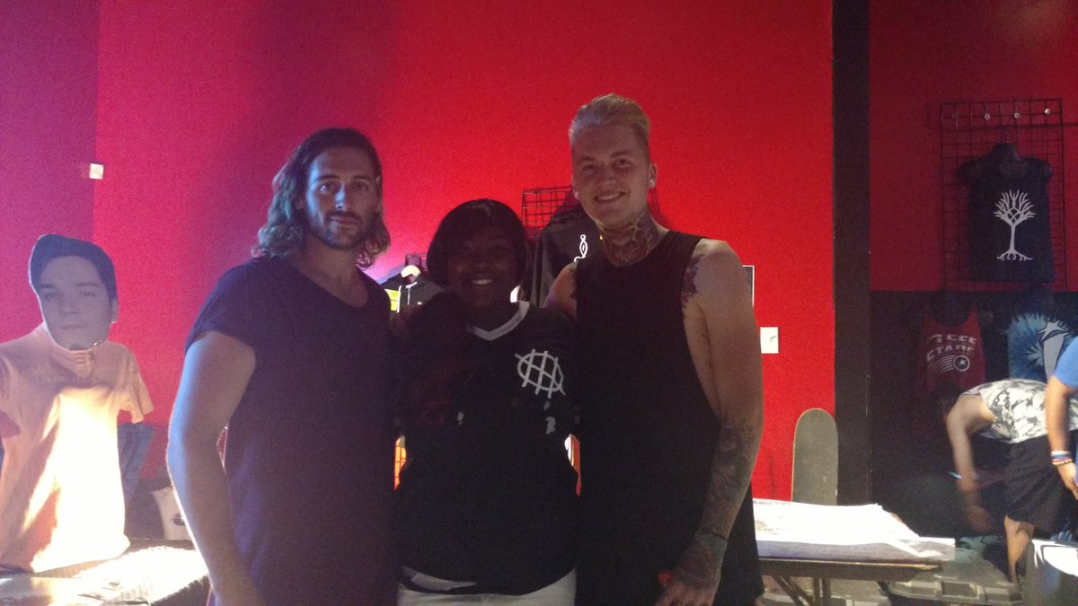 AnotherFan_2's tweet photo. #OutCameTheWolves
Listen to their music
Go see them
Buy their stuff https://t.co/mHmJ7J671k