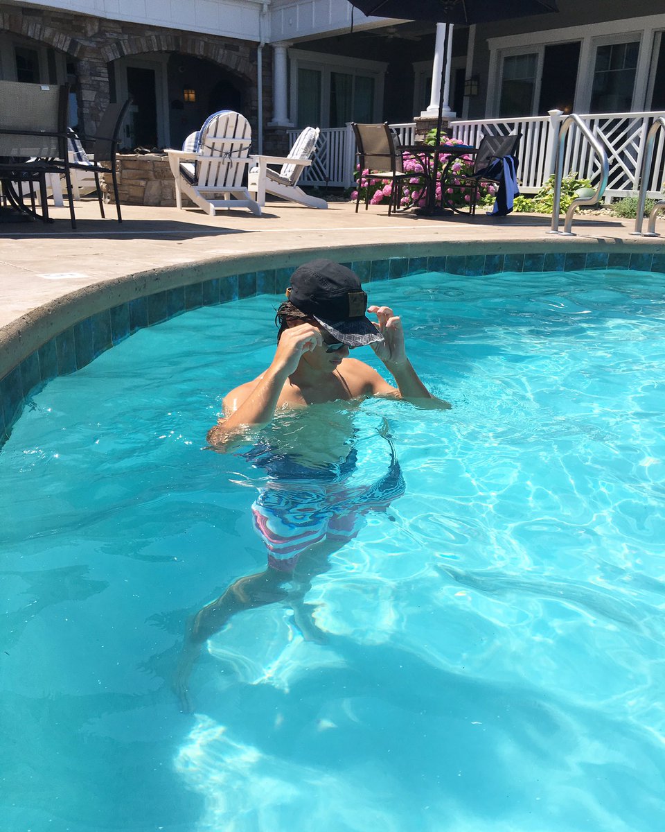 TopikuHats's tweet photo. Spending the #DogDaysOfSummer poolside 💧 https://t.co/yfIRiKYzpI