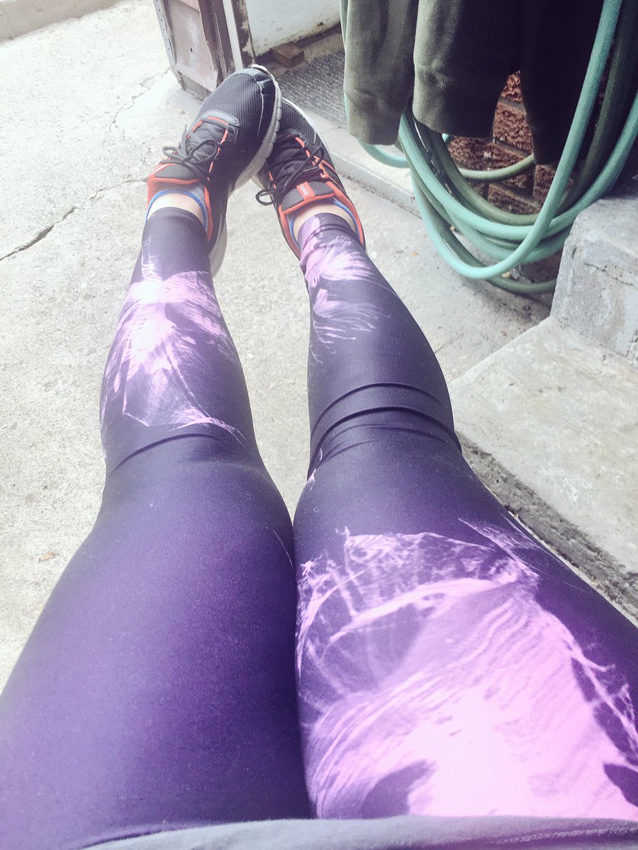 Totallysweet239's tweet photo. New soft AF #leggings from work. #highwaist #printed #lovethem #sofuckingsoft #workclothes #athletics #comfyaf #canadiangirl https://t.co/xfDfUbHOvY