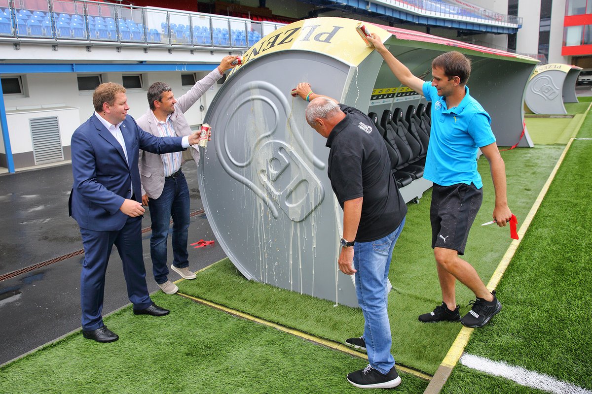 FOS's tweet photo. FC Viktoria Plzeň (@fcviktorkaplzen) now has dugouts that look like beer cans! Great use of a space for a unique sponsor activation! https://t.co/E8dFUA8uxZ