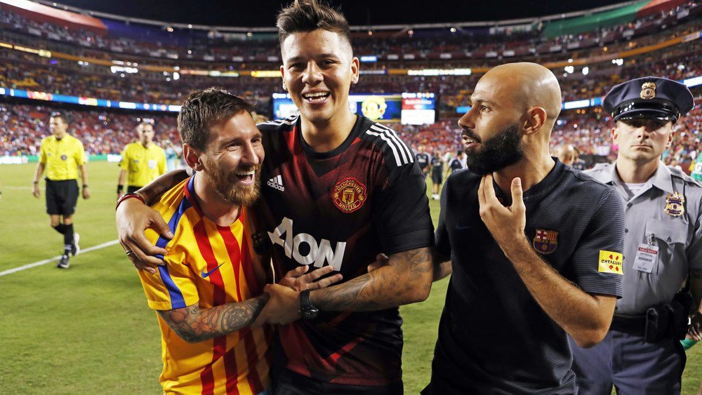 fcbarcelona_fra's tweet photo. 📷 Les images insolites de la victoire du Barça contre Manchester à Washington ! (1-0) #BarçaUSTour #BarçaManU https://t.co/PBjWm4Bjci