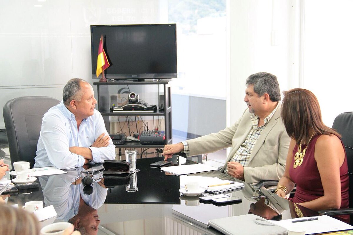 FNDCol's tweet photo. Iniciamos gira en el departamento de Tolima en compañía del Gobernador @OscarBarretoTol y su gabinete departamental. #fndenlasregiones https://t.co/1RtFiFxt4P