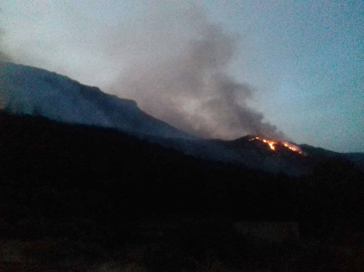 CMM_noticias's tweet photo. @CalarMundoSima @Plan_INFOCA MÁS DATOS | #IFYeste 38 medios y 158 personas luchan contra el fuego, según datos @VOSTclm https://t.co/s9Kg5cVtYA