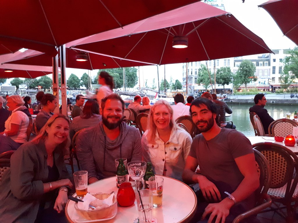 Social_Traveler's tweet photo. @MarjaDutch @RyanLesacados Awesome catching up with @LauraWerger & @MarjaDutch from #Gouda in #Rotterdam. #GoudaChallenge meets #RotterdamChallenge 😊🍻 https://t.co/tEKZQkY3LX