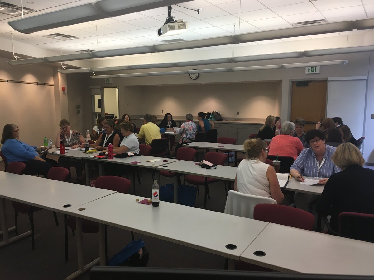 RobJConsulting's tweet photo. Some great debate about the philosophy of volunteerism here at #2017NationalSummit #LOVols #volmgmt https://t.co/CujAFiOWRL