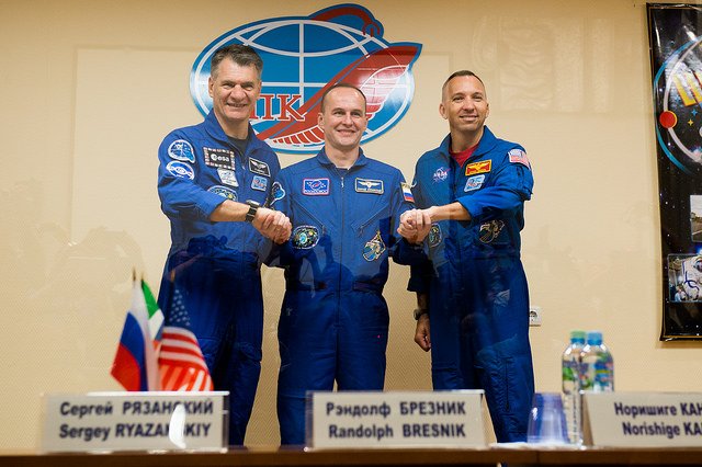 speragire's tweet photo. #Exp26  @Astro_Cady Dmitry Kondratyev   @astro_paolo #MagISStra
#Exp52  @astro_paolo @Ryazanskiy_ISS @AstroKomrade #VITAmission https://t.co/tOpqJazT2j