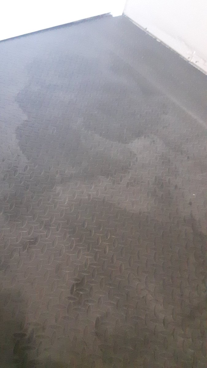 AllieBeeFree's tweet photo. When you know it's a good workour/you have worked hard. #sweateverywhere #sweatymess https://t.co/hr7F9DPyqa