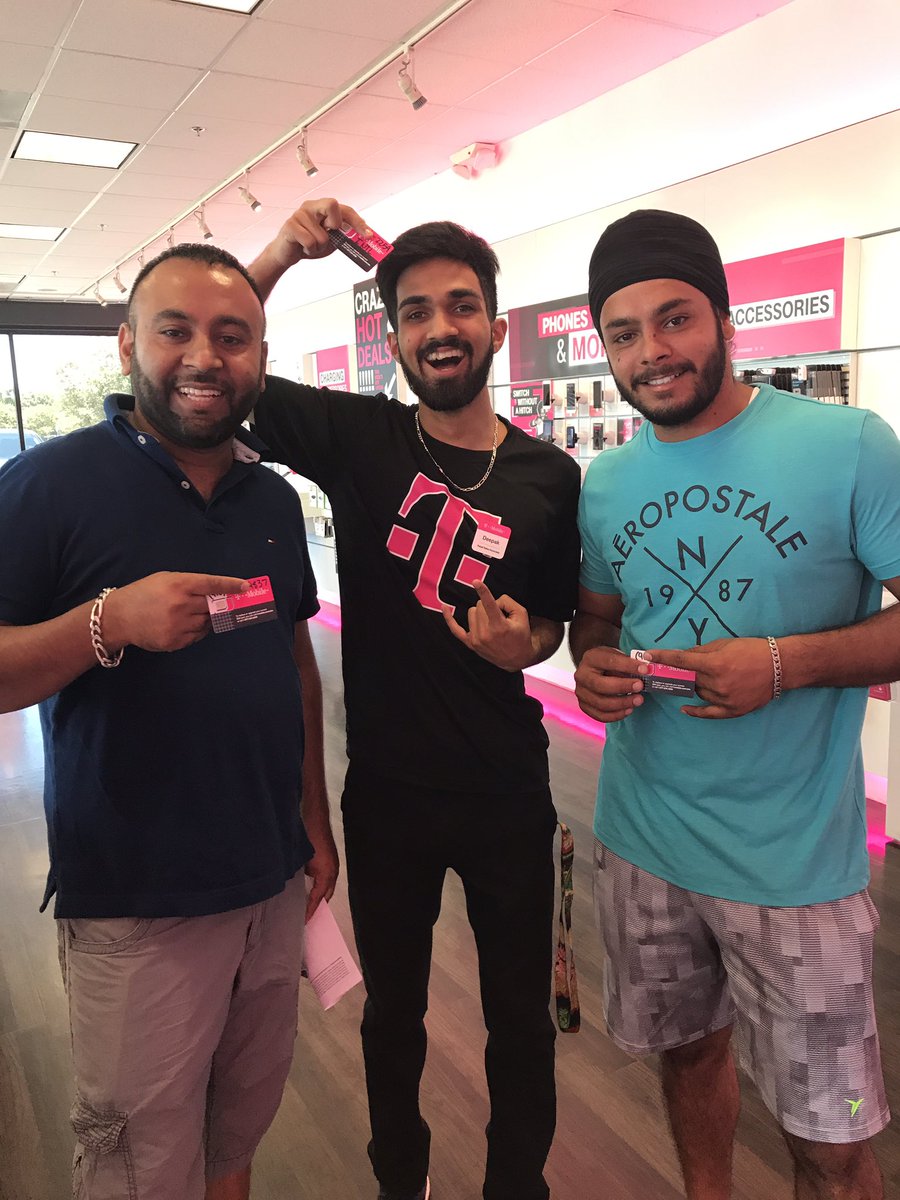 dkfromtmobile's tweet photo. just helped my customers activate 3 @TMobileAtWork lines and hooked them up w/ TMO1+ International🇮🇳✈️🛩🛫🛬🛰 @JohnLegere @MGonzal186 @nazarma https://t.co/9PsWMN6Fg8