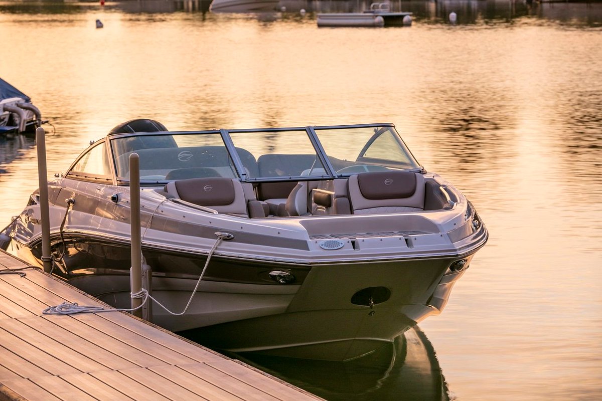 CrownlineBoat's tweet photo. Tips for Docking Your Boat #CrownlineBlog https://t.co/23mkYflGFE https://t.co/fzFgJ61roj