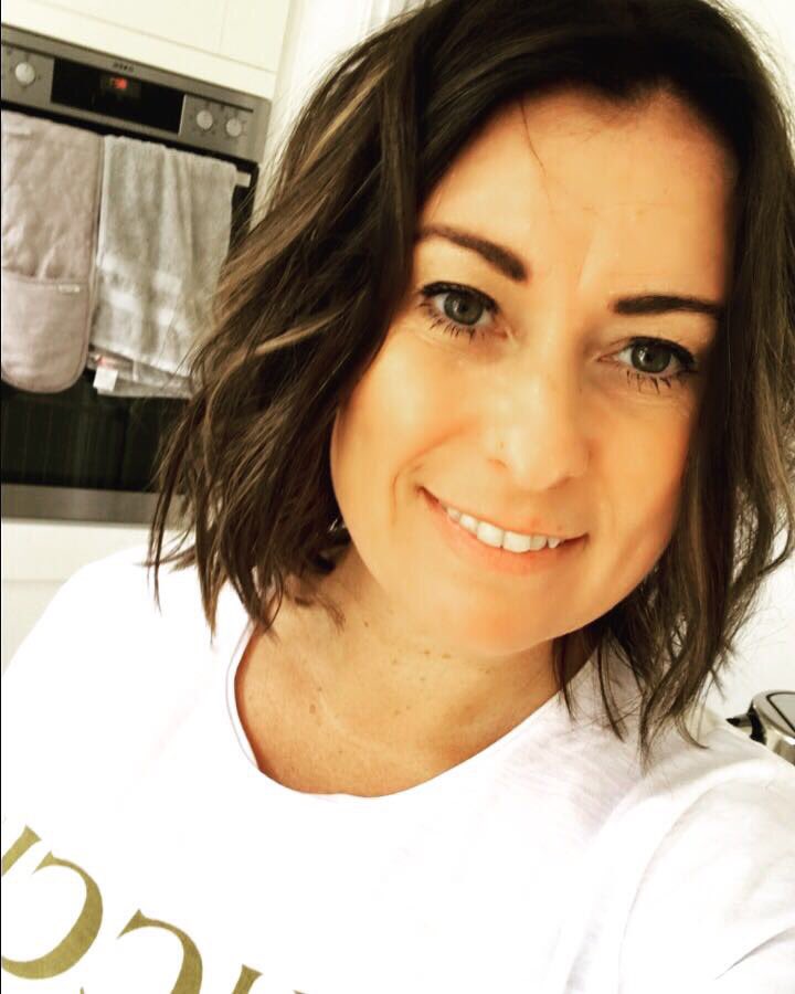 A little bit of hair magic✨💫 and a girlie catch up with this stunner today. @rossykirk #aveda #avedaartist