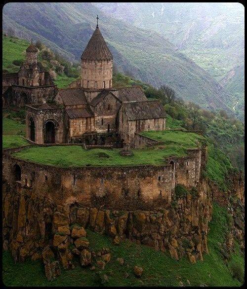ElchaldeLizz's tweet photo. ¡Viajar para conocer los grandes misterios de otra época, una gran aventura!!
#AncientMonastery, Armenia #MagicalMonastery900Years, Norway https://t.co/wZUE2mBUs7