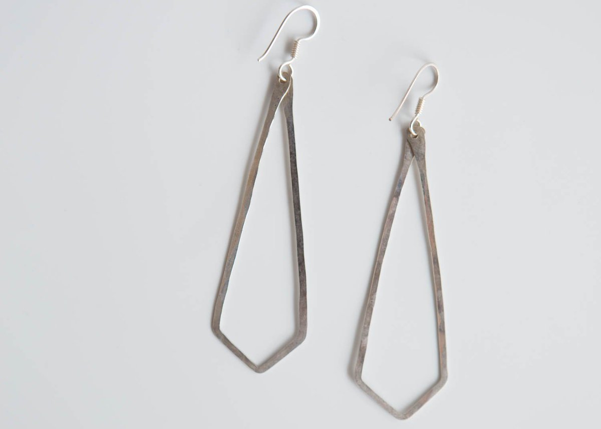 Nuestros diseños de joyería Sayulita Sol: Utilizamos piedras preciosas naturales, plata esterlina, chapado de oro de 14k y oro vermeil