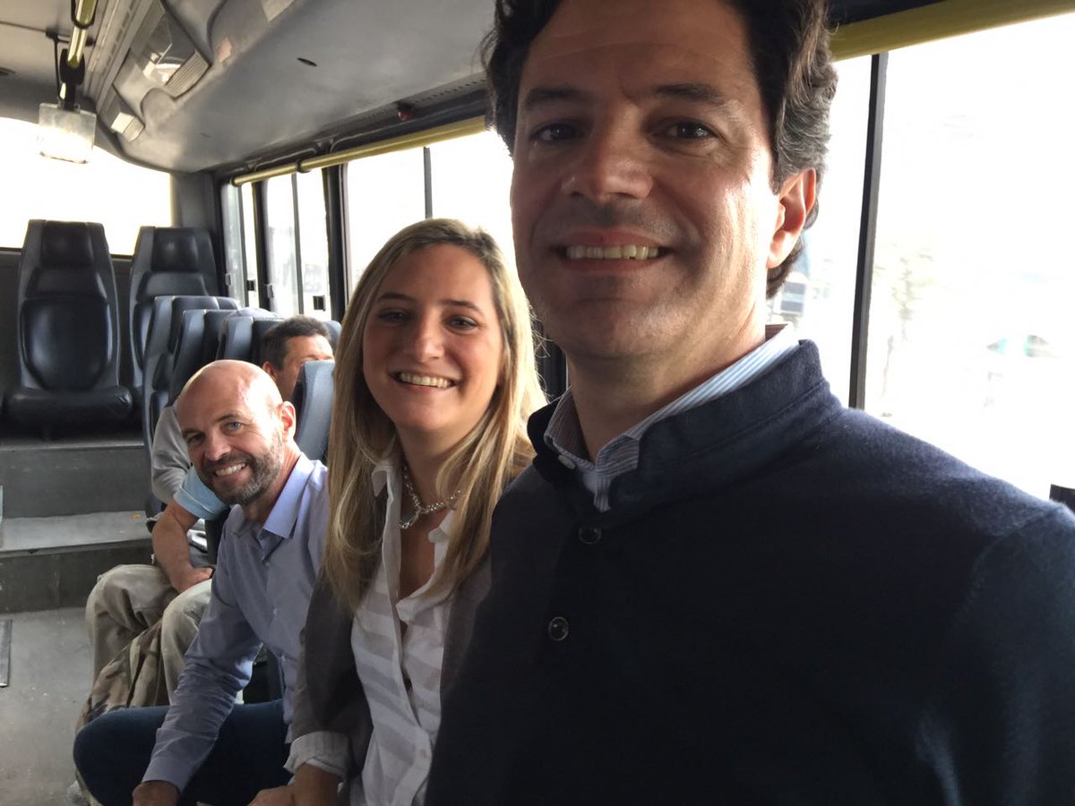 LucilaLehmann's tweet photo. Recorriendo el #MetroBus de #Rosario junto al Ministro @GuilloDietrich, con mis compañeros de lista @NikyCantard y @LaspinaL. https://t.co/4YJ2953H1O