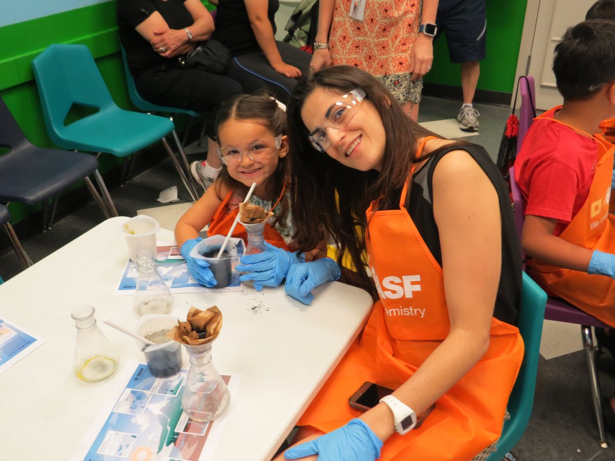 cmhouston's tweet photo. Lemons, vinegar, bananas, and baking soda? What do they have in common? Check out our @BASF kids' lab this Mon. https://t.co/0TzFZxSC2G https://t.co/gboJXD7J5g