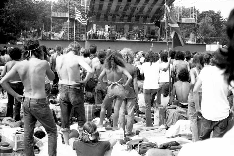 CenterStagingLA's tweet photo. #onthisday-1973 #GreatfulDead has impromptu 2-set explosion during soundcheck #SummerJam in NY #backline #centerstaging #centerstagingny https://t.co/0VE44mWj6L
