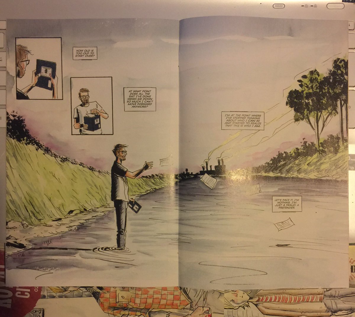 Comics_Country's tweet photo. Reading ROYAL CITY #4.
#instasplash 9. Art by Jeff Lemire.
https://t.co/mx0bDiOcyA
#ROYALCITY #comics #fumetti https://t.co/dg24UPn9Jr
