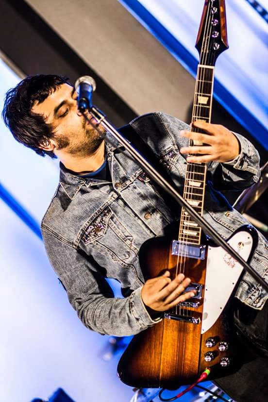 FansDeLuisHN's tweet photo. En L.A #Gibson #ShowPrivate. 🙌😍 https://t.co/4vNczB4dLD