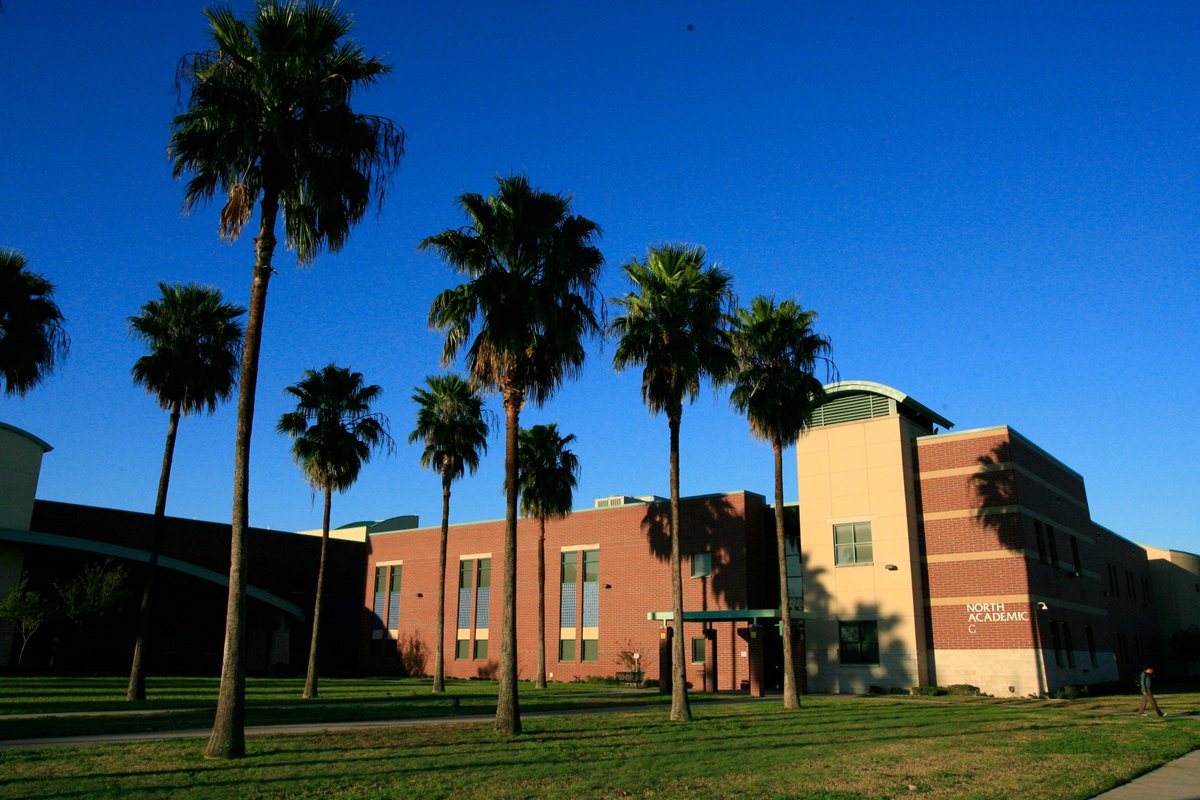 stcjaguars's tweet image. In honor of #TBT here's a glimpse of STC's past!