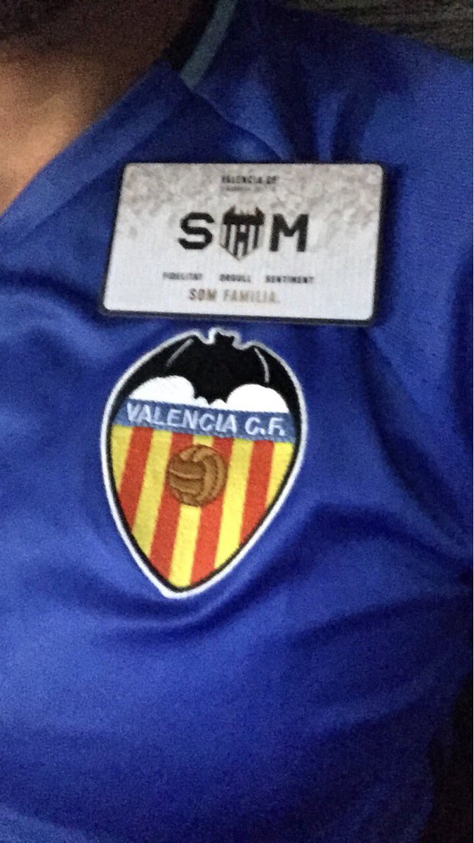 pabloVCF's tweet image. Y llegó por fín @valenciacf 😊
#renovaeiou #SomVCF