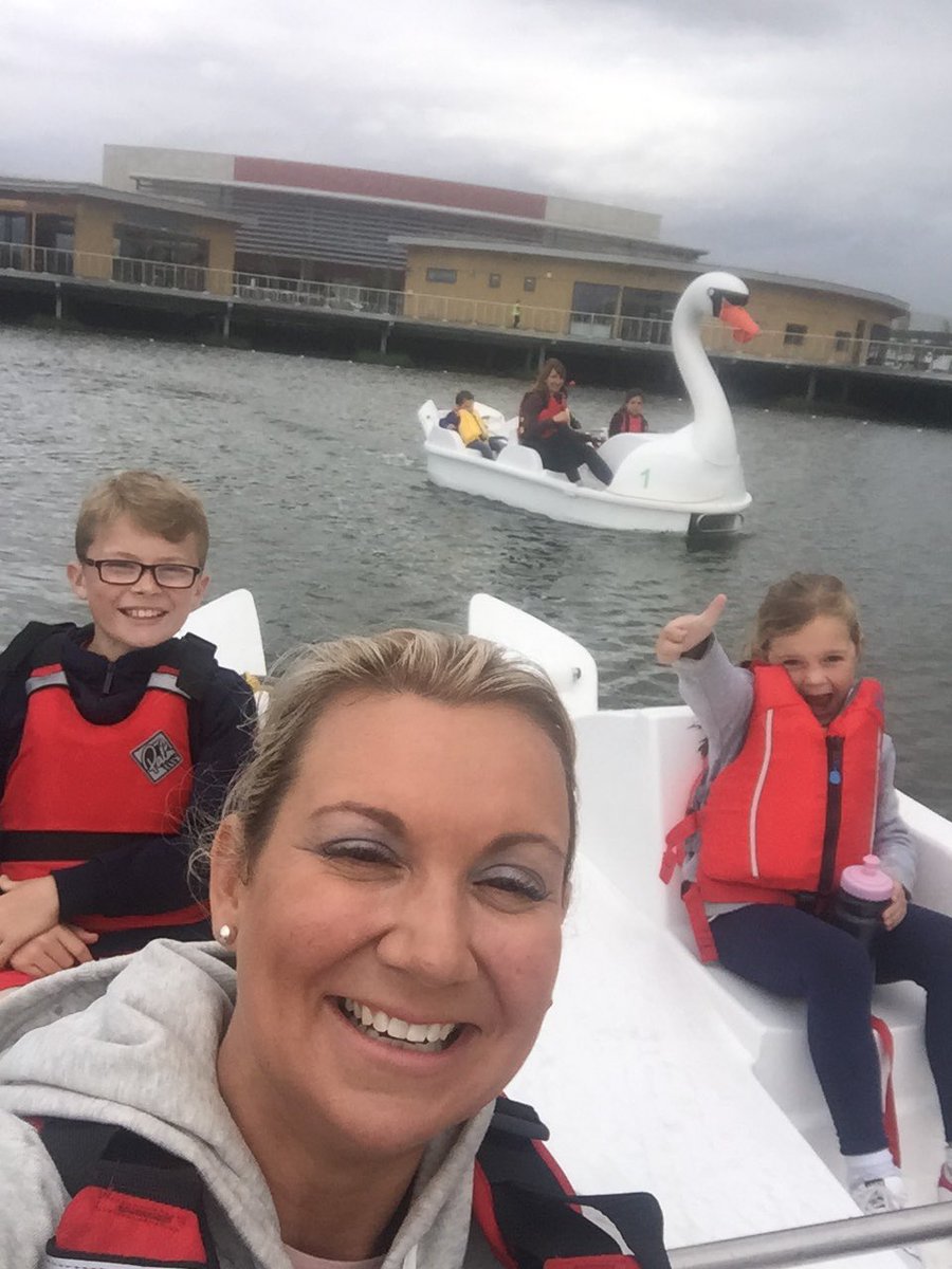 KellyMrskb6's tweet photo. Lovely afternoon @RushdenLakes can highly recommend @CanoeTwo we loved the swan pedalo, my legs r still aching 😂 will defo b back👍🏼 https://t.co/28NwZFcUix