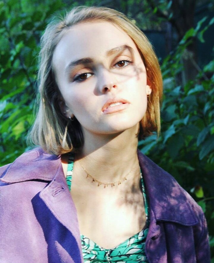AdelaLCovery's tweet photo. Adela Lessie Covery, 19, 4.sınıf, heteroseksüel. https://t.co/xsULYGM92b