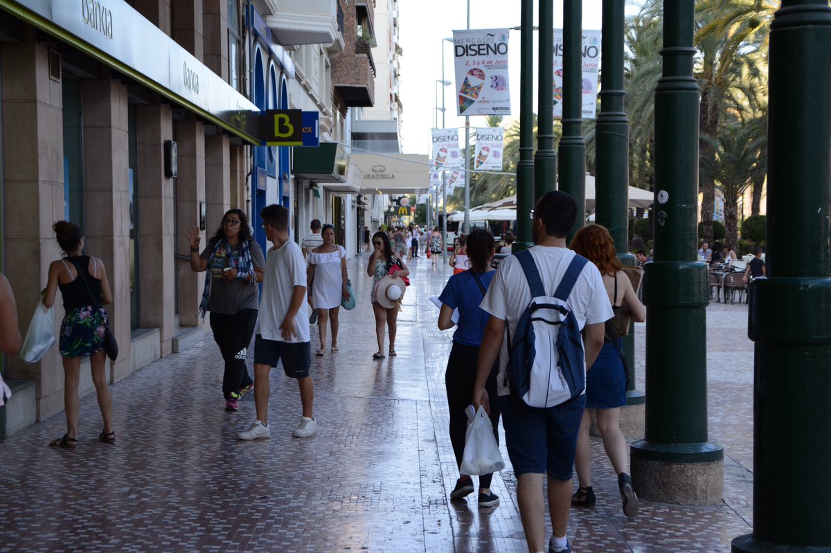 jovesccoopv's tweet photo. Eixim per les zones d'Alacant. Donant a conèixer els nostres drets com a treballadores.

Perquè #NOSOMPRECARIETAT https://t.co/Afql7C7uwQ