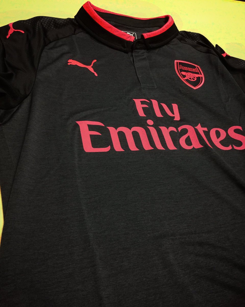 Soccer_2000's tweet photo. @Arsenal 3rd Kit from @pumafootball.
Get yours here -> https://t.co/F4B6fiwdTo
#puma #flyemirates #arsenal #soccer #soccer2k #shirt #ootd https://t.co/RP9SwZCccT
