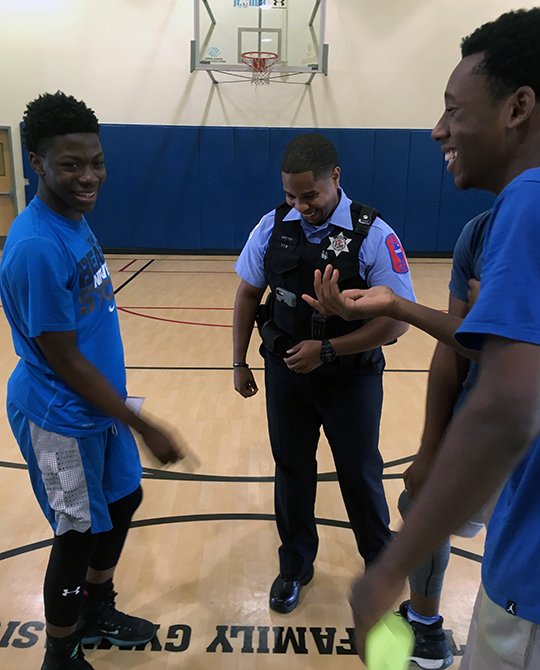 RISEtoWIN's tweet photo. Week 6 of Building Bridges Through Basketball in Chicago with special guest NBA legend Mickey Johnson #RISEtoWIN #TeamJrNBA #ULBoysGirlsClub https://t.co/BknDAxygVg