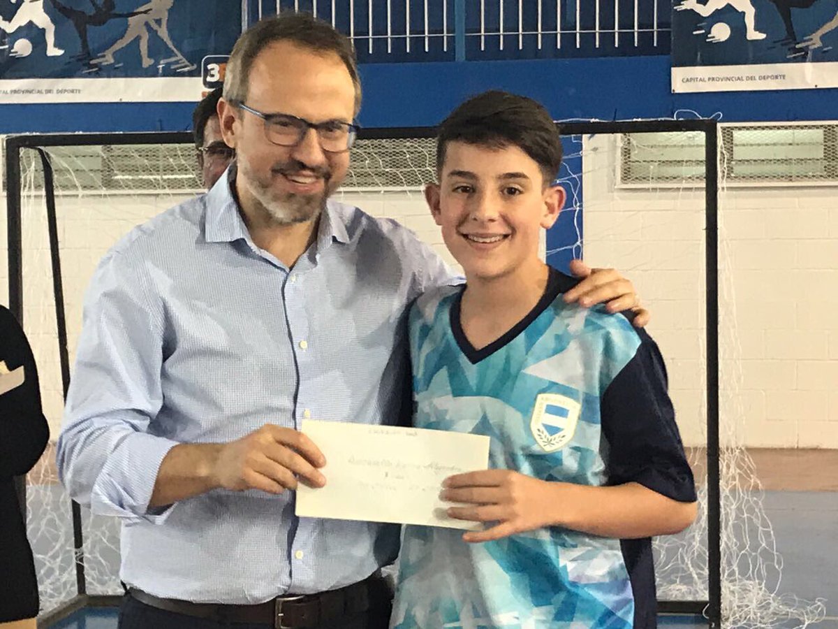 dievalen's tweet photo. Entregamos 1a tanda de becas deportivas a vecinos de @Municipalidad3F. Apoyamos a quienes se esfuerzan en la capital provincial del deporte! https://t.co/WIKAZ5i2s4