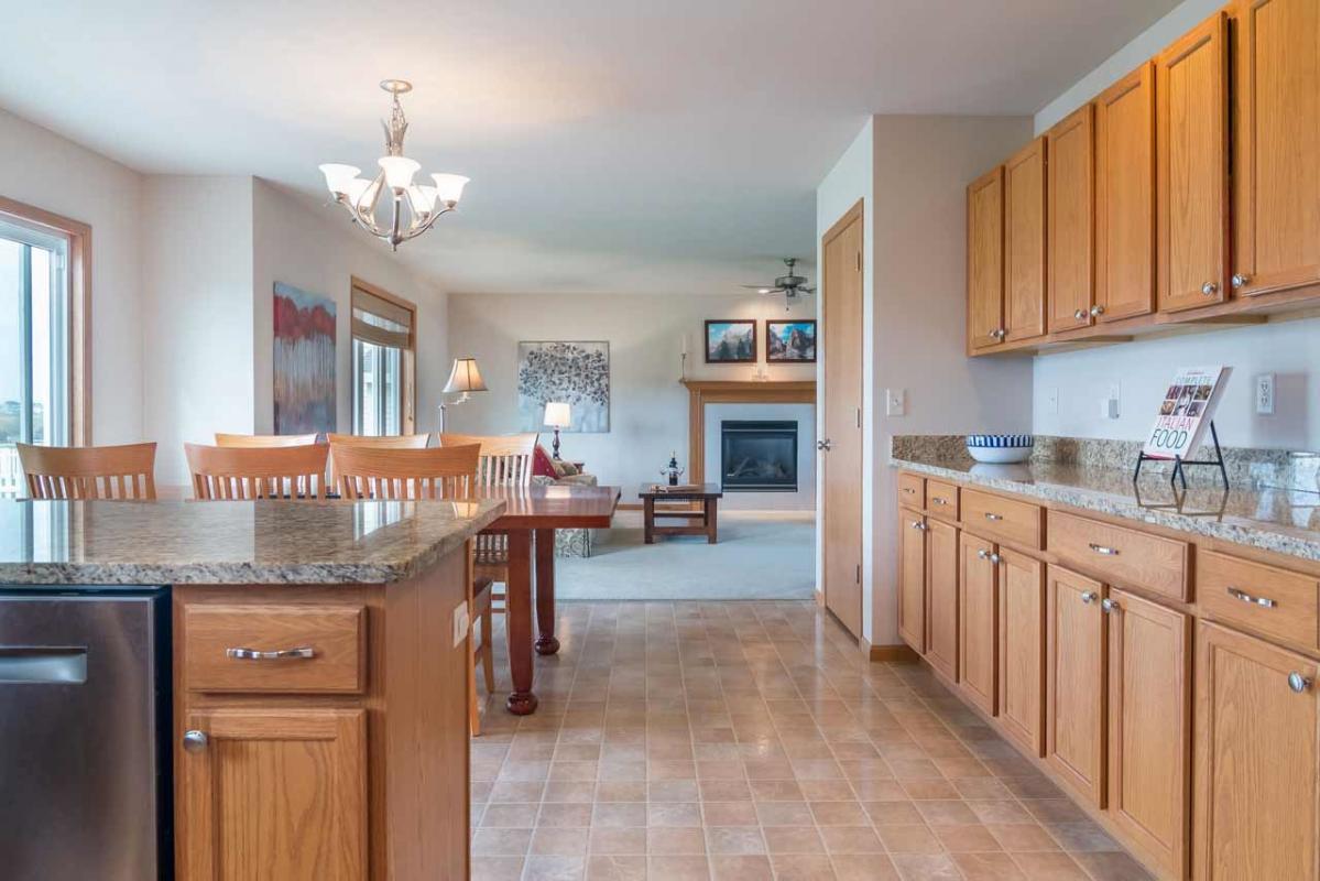Just Listed in #Verona #WI. 737 FAIRVIEW TERR! Please retweet!  tour.circlepix.com/home/6RLGQU