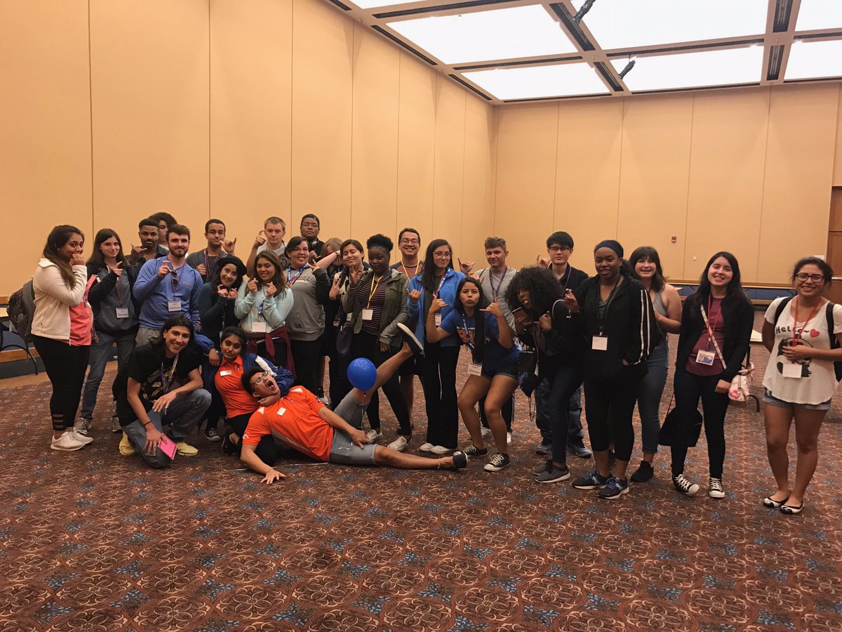 uta_Grubbworms's tweet photo. GOOOOOOOOO grubbworms! Season 10 was absolutely pumped and ready for college! 🐛💚 #Grubbnation #uta21 #nmo17 #100yearsofgrubbs https://t.co/NlXscnarDF