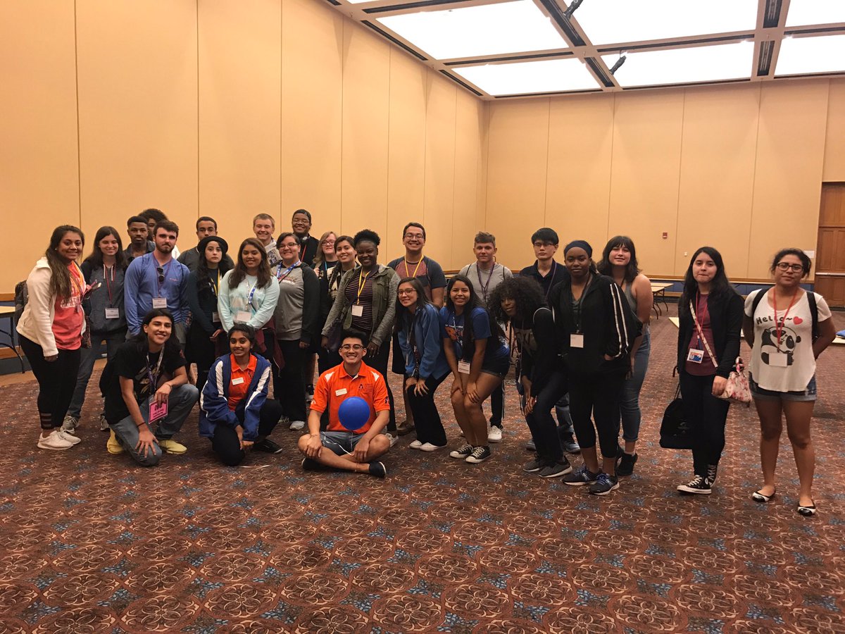 uta_Grubbworms's tweet photo. GOOOOOOOOO grubbworms! Season 10 was absolutely pumped and ready for college! 🐛💚 #Grubbnation #uta21 #nmo17 #100yearsofgrubbs https://t.co/NlXscnarDF