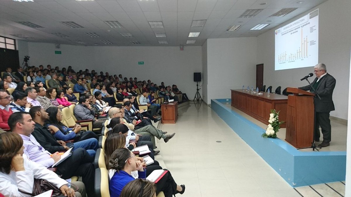 ces_ec's tweet photo. @esantos1957 desarrolla conferencia en @UTN_Ibarra respecto de la Carrera y Escalafón de profesores investigadores de las IES ecuatorianas. https://t.co/UKu6fPWSgE