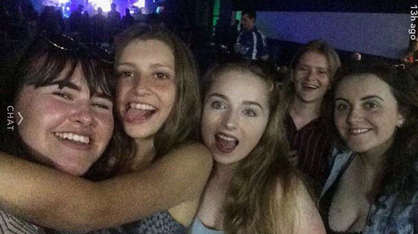 gwenno_ellis13's tweet photo. Had one of the best weeks in Builth with my fave people👫🎉🍻👭💕 #RWAS17 https://t.co/loOGPbSZhX